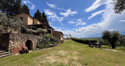 Cosy country house with breathtaking view on Chianti hills. Pet-Friendly!