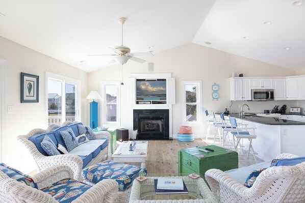 Smart TV, DVD player - Hawk's Nest, Soundside House in Emerald Isle, NC! (Emerald Isle)
