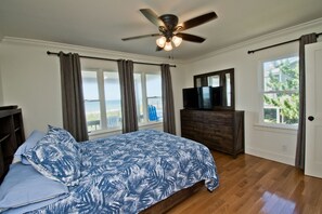 4 bedrooms, WiFi - Hide 'n Sea, Oceanfront House in Emerald Isle, NC! (Emerald Isle)
