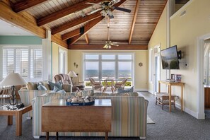 Smart TV, DVD player - Hunt For The Best, Oceanfront House in Pine Knoll Shores, NC! (Pine Knoll Shores)
