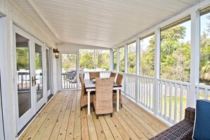 Outdoor dining - Knot A Care, Oceanside House in Emerald Isle, NC! (Emerald Isle)