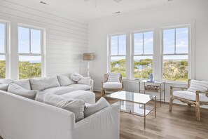 Smart-TV, bordtennis og stereoanlegg