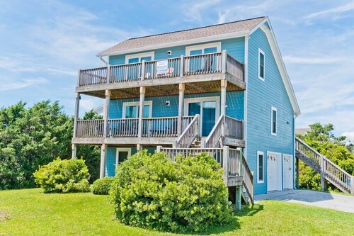 Living Under The Rainbow, Almost Oceanfront House in Emerald Isle, NC!