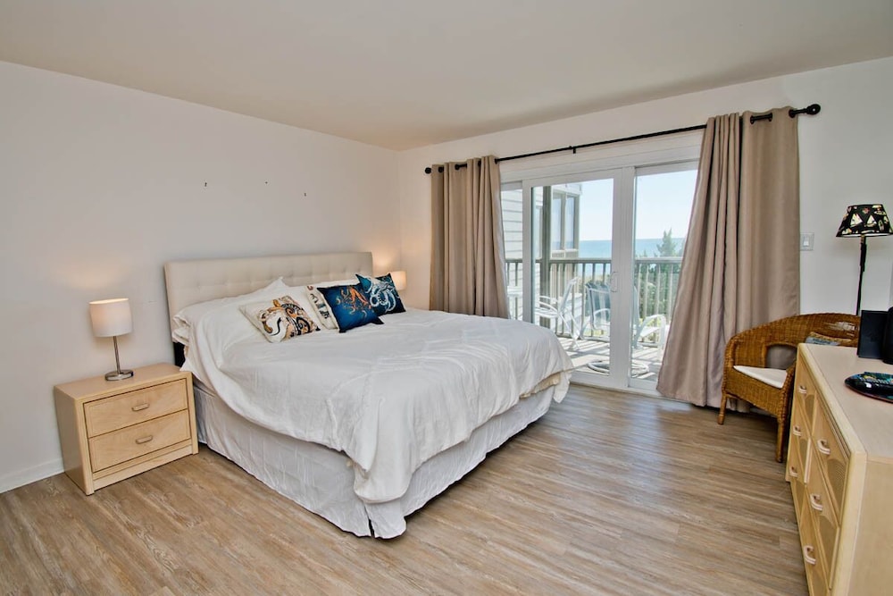 Maritime West B1, Oceanfront Condo in Pine Knoll Shores, NC! Pine Knoll Shores Vrbo