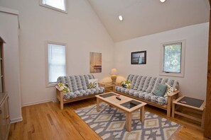 Smart TV, fireplace, DVD player - Nina Street House, Oceanside House in Emerald Isle, NC! (Emerald Isle)