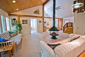 Smart TV, lareira, DVD player