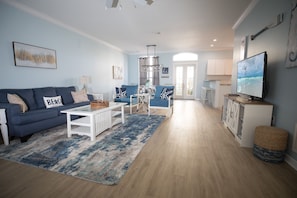Smart TV, video games, books - Steps to ocean/Pvt Beach & Access Ramp/2 Pools/17 guests (destin)