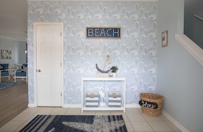 Interior - Steps to ocean/Pvt Beach & Access Ramp/2 Pools/17 guests (destin)