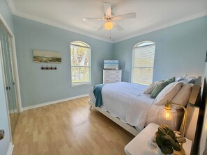 A bedroom with a bed, a dresser, a ceiling fan, and two windows with blinds. - Steps to ocean/Pvt Beach & Access Ramp/2 Pools/17 guests (destin)