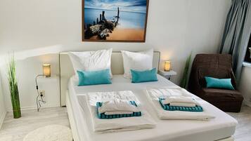 7 Schlafzimmer, Schreibtisch, Bügeleisen/Bügelbrett, Reisekinderbett