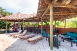 Outdoor dining - Steps to Beach-Community Pool-Quiet and Relaxing-4BR Goin' Koastal (Destin)