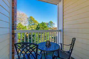 Outdoor dining - Beautifully Updated Top Floor 1 Bedroom Condo - Riverwalk at Arrowhead Country Club - Unit 302 (Myrtle Beach)