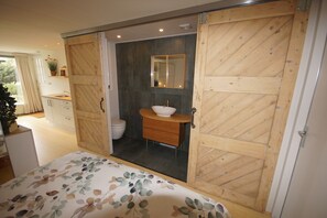 4 Schlafzimmer, Zimmersafe, Bügeleisen/Bügelbrett, Reisekinderbett