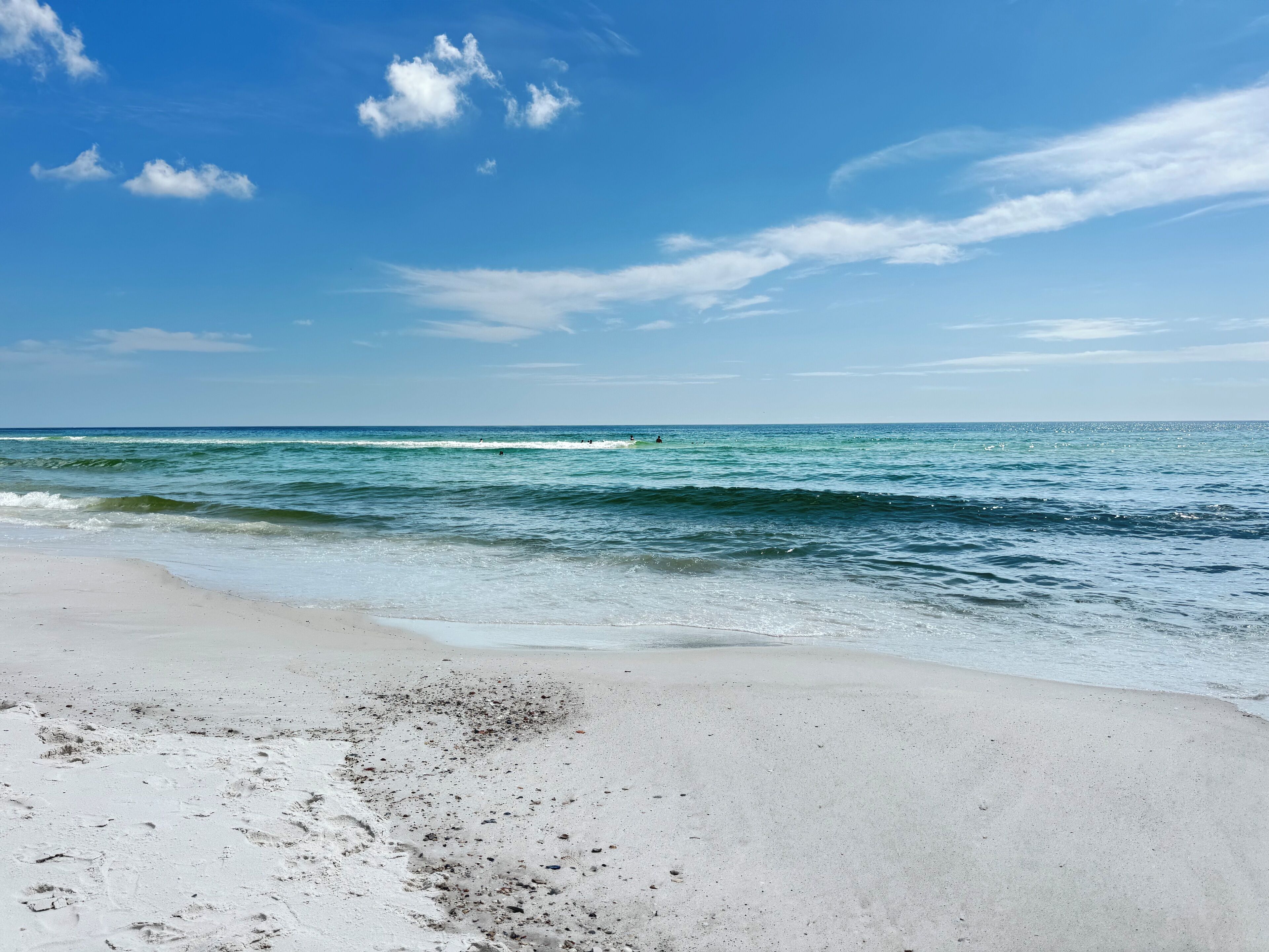 Beach nearby, sun loungers, beach towels