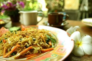 Food and drink - Suryadina Guest House - room in ubud center (Kabupaten Gianyar)