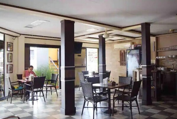 Dining - The Peak of Comfort Hotel 8 (San Isidro de El General)