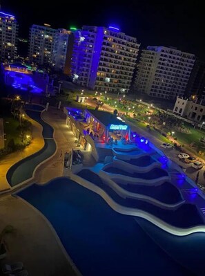 Pool - Commudus Apartments inCaesar Resort&Spa,Long Beach.
 (Nicosia)