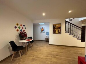 Interior - Dk3-Complete Studio in Zona Viva
 (Ciudad de Guatemala)