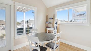 House, Multiple Beds, Balcony | Dining