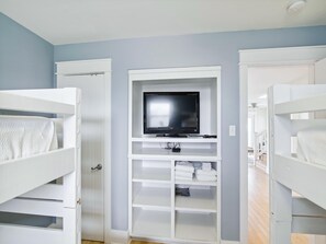 4 bedrooms, individually decorated, individually furnished, free WiFi