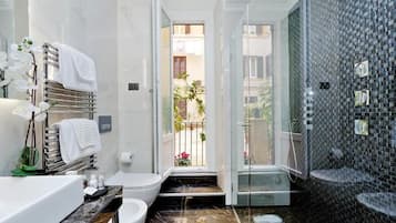 Classic-Vierbettzimmer | Badezimmer