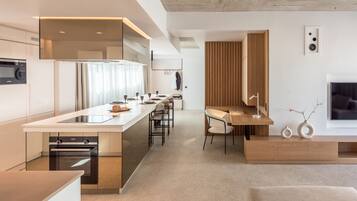 KylskÄp, mikrovÄgsugn, ugn och spishÀll