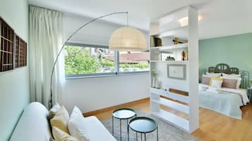 5 bedrooms, desk, iron/ironing board, free WiFi