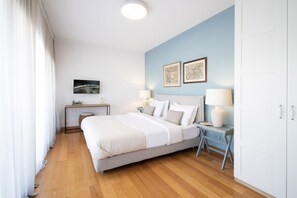 5 bedrooms, desk, iron/ironing board, free WiFi