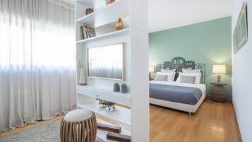 5 bedrooms, desk, iron/ironing board, free WiFi