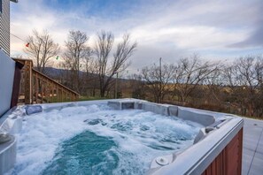 Terrace/patio - Book Now! Secluded 9 acres~Dogs OK~Game Rm~Hot Tub~Great Views~Outdoor Play (Elkton)