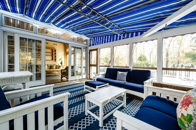 Private Pool & Hot Tub! Close to Beach!