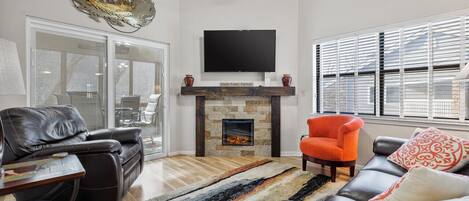 Smart TV, fireplace