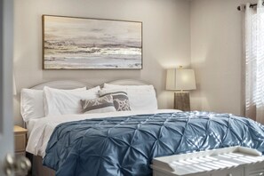 3 Schlafzimmer, Schreibtisch, Bügeleisen/Bügelbrett, Reisekinderbett