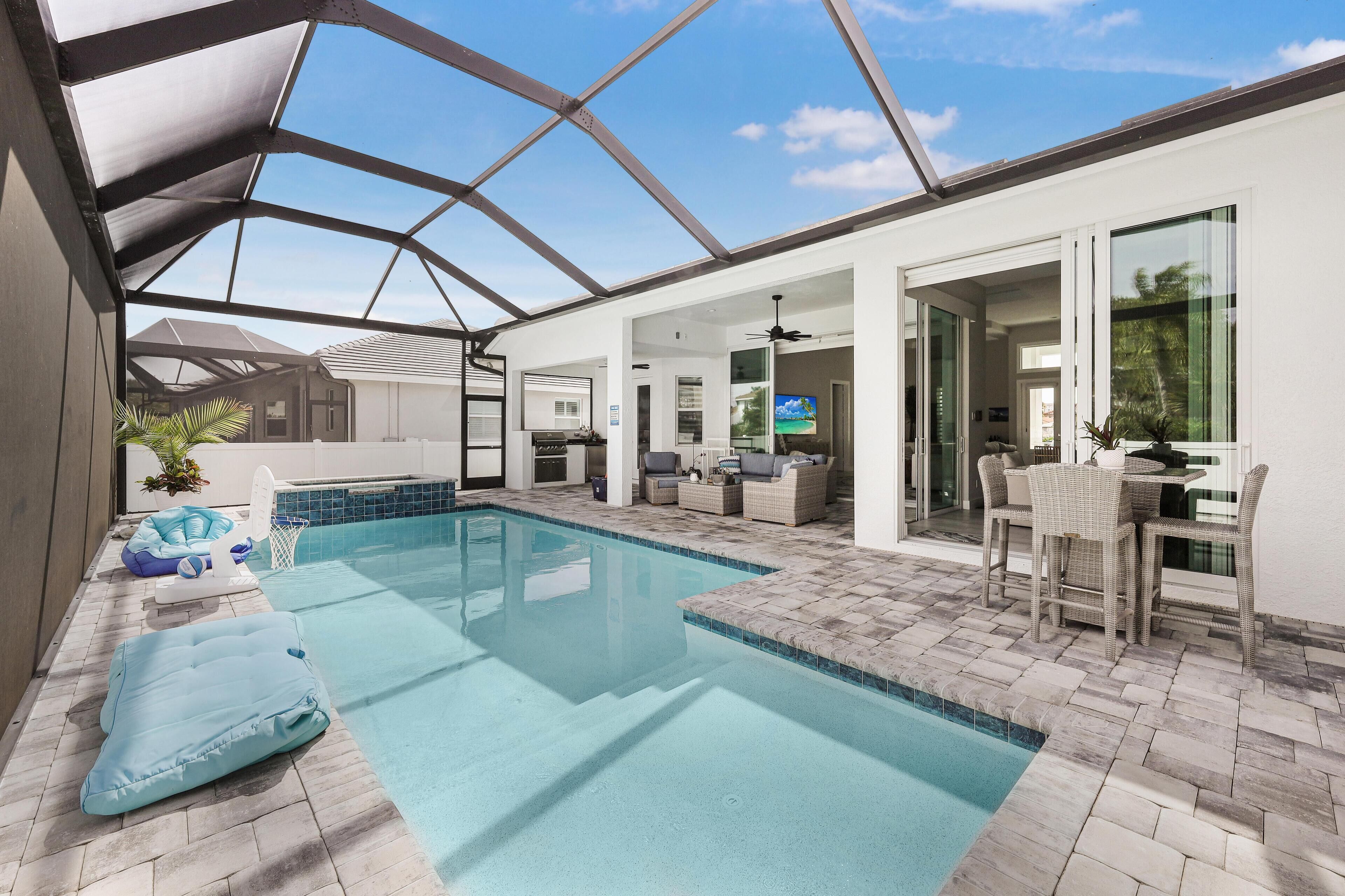 ハウス ベッド (複数台) (2022 built home with pool/spa and wal) | プール | 温水プール