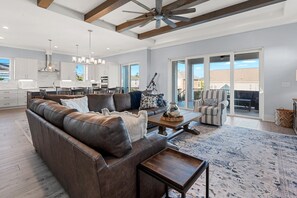 TV, peis, fotballspill og bordtennis