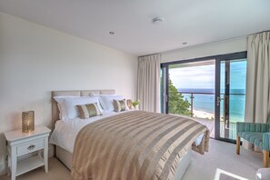 2 عدّة غرف نوم وبديكورات فريدة لكل غرفة وطراز فريد لكل وحدة