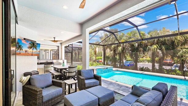 Casa, varias camas (2023 Captiva home steps to the beach/) | Alberca