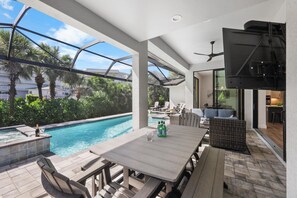 House, Multiple Beds (2023 Captiva home steps to the beach/) | Outdoor dining