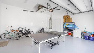 House, Multiple Beds (Modern 2023 built home steps to beach) | Interior