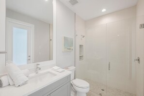 House, Multiple Beds (Modern 2023 built home steps to beach) | Bathroom