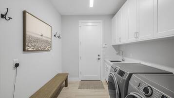 Maison, Plusieurs lits (Modern 2023 built home steps to beach) | Intérieur