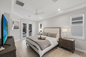 House, Multiple Beds (Modern 2023 built home steps to beach) | 5 bedrooms - Modern 2023 Built Home Steps to Beach/shops/dining (Marco Island)