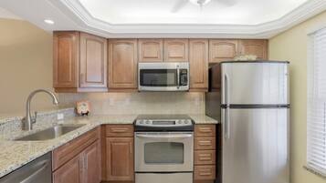Condo, 1 Queen Bed with Sofa bed (The Village at Smokehouse Bay 222) | Private kitchen