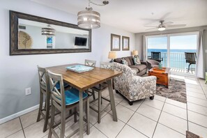 Interior - The Palms 403! Direct Beach views (Fort Walton Beach)