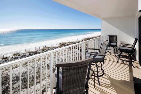 Property grounds - The Palms 403! Direct Beach views (Fort Walton Beach)