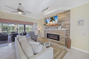 Ferienhaus, Mehrere Betten (Pet-friendly home with walk to beach ) | Wohnbereich