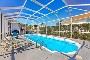 Hus - flere senge (Waterfront home with pool, hammock an) | Pool | Opvarmet pool