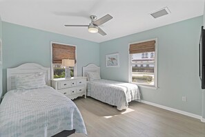 Ferienhaus, Mehrere Betten (Waterfront home with pool, hammock an)