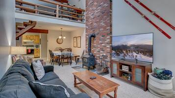 Smart TV, fireplace, video games, table tennis