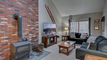 Smart TV, fireplace, video games, table tennis